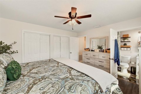 House in Clearwater, Florida 4 bedrooms, 154.96 sq.m. № 2304532 - photo 15