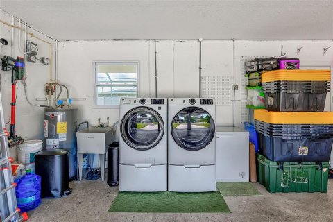 House in Clearwater, Florida 4 bedrooms, 154.96 sq.m. № 2304532 - photo 26
