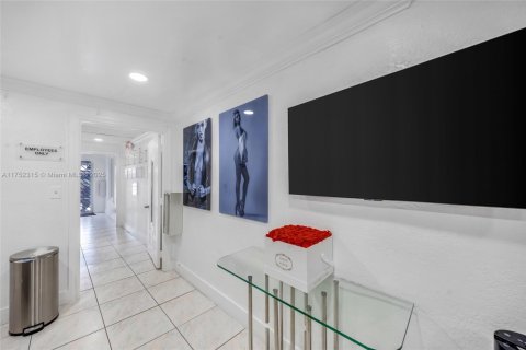 Commercial property in Miami, Florida № 1859960 - photo 6