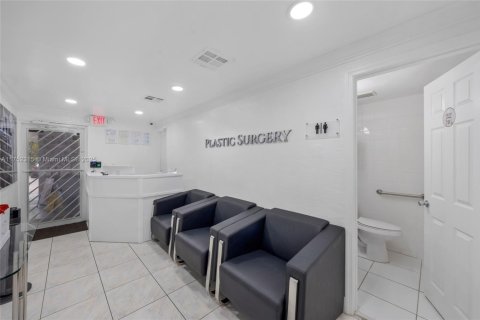 Commercial property in Miami, Florida № 1859960 - photo 3