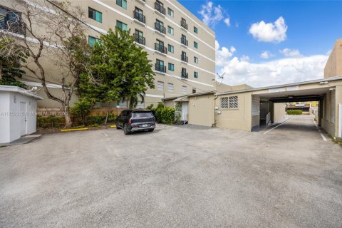 Commercial property in Miami, Florida № 1859960 - photo 18