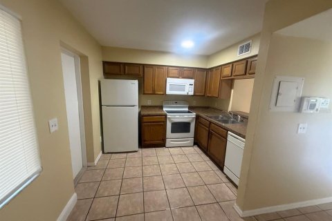 Touwnhouse à louer à Winter Springs, Floride: 2 chambres, 86.4 m2 № 2096029 - photo 2