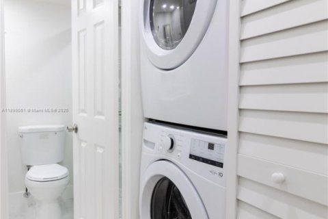 Купить кондоминиум в Майами, Флорида 3 спальни, 112.04м2, № 1949850 - фото 15