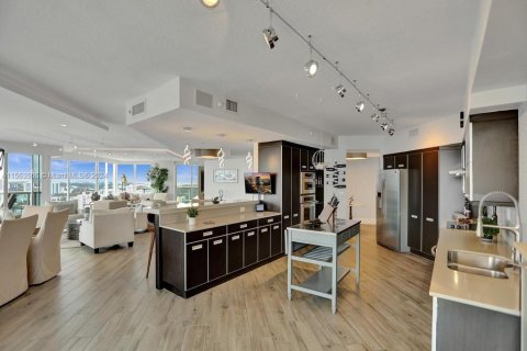 Copropriété à vendre à Aventura, Floride: 4 chambres, 379.04 m2 № 1098530 - photo 15