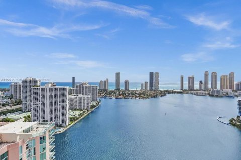 Copropriété à vendre à Aventura, Floride: 4 chambres, 379.04 m2 № 1098530 - photo 7