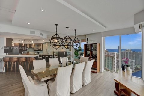 Copropriété à vendre à Aventura, Floride: 4 chambres, 379.04 m2 № 1098530 - photo 5