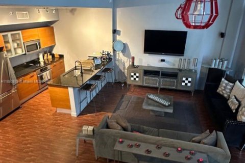 Condominio en alquiler en Miami, Florida, 1 dormitorio, 131.09 m2 № 1945705 - foto 2