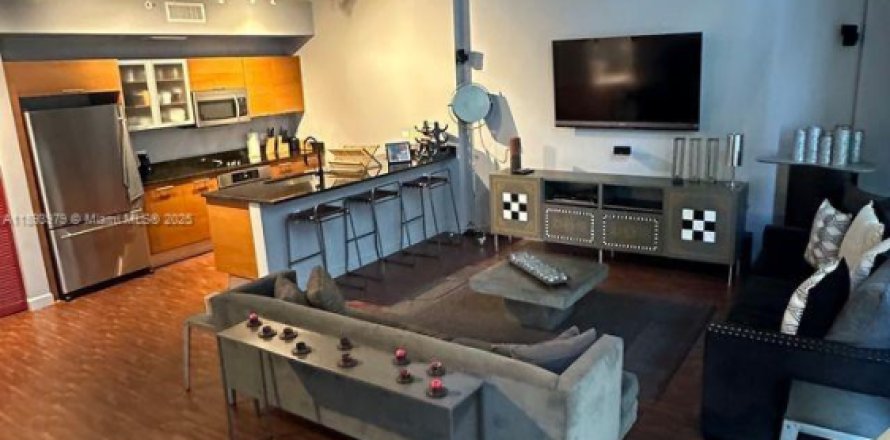 Condominio en Miami, Florida, 1 dormitorio  № 1945705