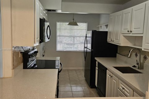 Condo in Lauderdale Lakes, Florida, 2 bedrooms  № 2076260 - photo 4
