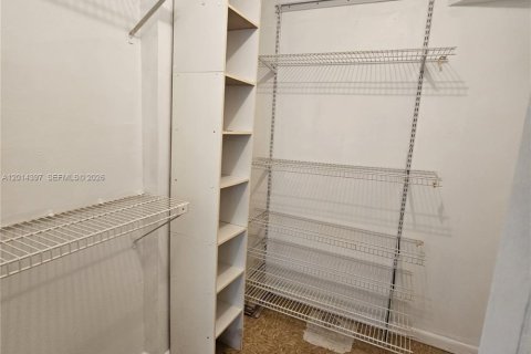 Condo in Lauderdale Lakes, Florida, 2 bedrooms  № 2076260 - photo 8