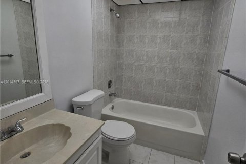 Condo in Lauderdale Lakes, Florida, 2 bedrooms  № 2076260 - photo 14