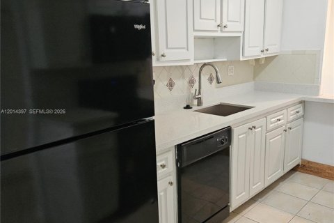 Condo in Lauderdale Lakes, Florida, 2 bedrooms № 2076260
