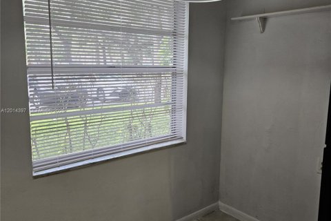 Condo in Lauderdale Lakes, Florida, 2 bedrooms  № 2076260 - photo 5