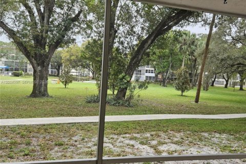 Condo in Lauderdale Lakes, Florida, 2 bedrooms  № 2076260 - photo 18