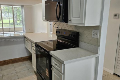 Condo in Lauderdale Lakes, Florida, 2 bedrooms  № 2076260 - photo 3