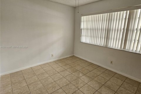 Condo in Lauderdale Lakes, Florida, 2 bedrooms  № 2076260 - photo 13