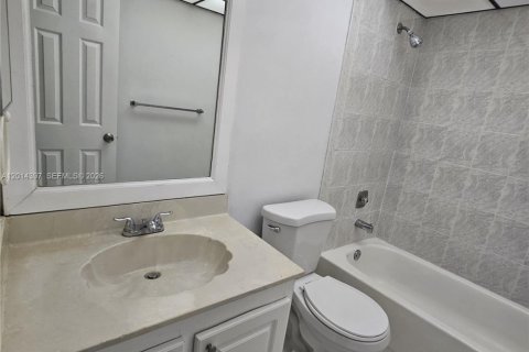 Condo in Lauderdale Lakes, Florida, 2 bedrooms  № 2076260 - photo 15