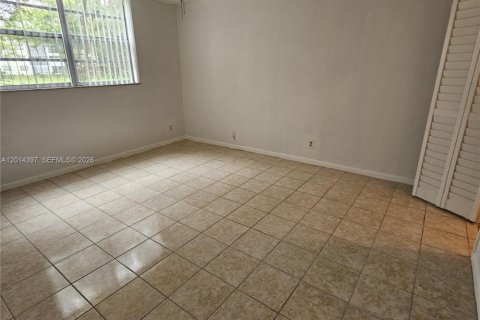 Condo in Lauderdale Lakes, Florida, 2 bedrooms  № 2076260 - photo 12