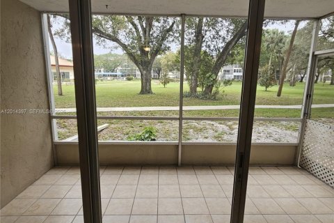 Condo in Lauderdale Lakes, Florida, 2 bedrooms  № 2076260 - photo 17