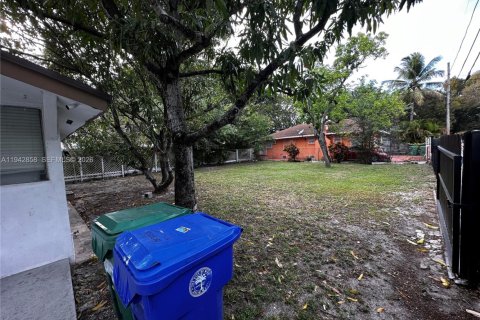 Villa ou maison à louer à Miami, Floride: 3 chambres, 155.89 m2 № 2152773 - photo 4