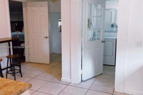Villa ou maison à louer à Miami, Floride: 3 chambres, 155.89 m2 № 2152773 - photo 12