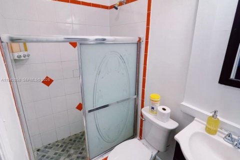 Villa ou maison à louer à Miami, Floride: 3 chambres, 155.89 m2 № 2152773 - photo 15