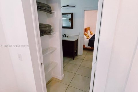 Villa ou maison à louer à Miami, Floride: 3 chambres, 155.89 m2 № 2152773 - photo 18