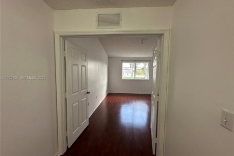 Townhouse in Homestead, Florida 3 bedrooms, 134.89 sq.m. № 1986416 - photo 16