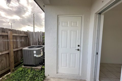 Townhouse in Homestead, Florida 3 bedrooms, 134.89 sq.m. № 1986416 - photo 11