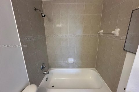 Townhouse in Homestead, Florida 3 bedrooms, 134.89 sq.m. № 1986416 - photo 21