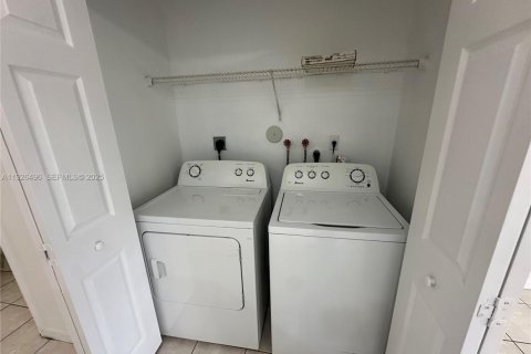 Townhouse in Homestead, Florida 3 bedrooms, 134.89 sq.m. № 1986416 - photo 13