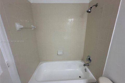 Townhouse in Homestead, Florida 3 bedrooms, 134.89 sq.m. № 1986416 - photo 26