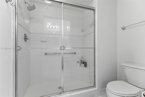 Condo in Tamarac, Florida, 2 bedrooms  № 2046757 - photo 17