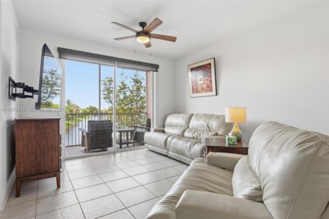 Condo in Tamarac, Florida, 2 bedrooms  № 2046757 - photo 20