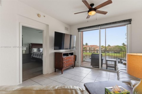 Condo in Tamarac, Florida, 2 bedrooms  № 2046757 - photo 22