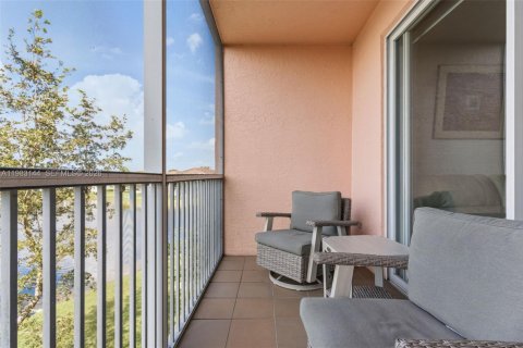 Condo in Tamarac, Florida, 2 bedrooms  № 2046757 - photo 25