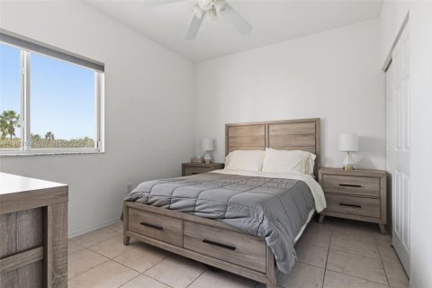Condo in Tamarac, Florida, 2 bedrooms  № 2046757 - photo 13