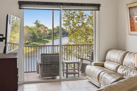 Condo in Tamarac, Florida, 2 bedrooms  № 2046757 - photo 26