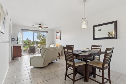 Condo in Tamarac, Florida, 2 bedrooms  № 2046757 - photo 18
