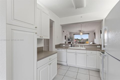 Condo in Tamarac, Florida, 2 bedrooms  № 2046757 - photo 7