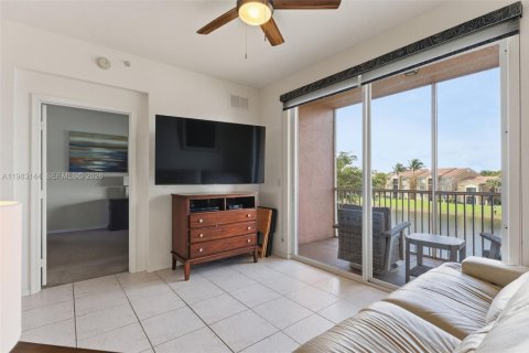 Condo in Tamarac, Florida, 2 bedrooms  № 2046757 - photo 21