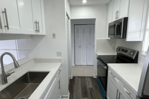 Снять в аренду кондоминиум в Корал-Спрингс, Флорида 2 спальни, 71.26м2, № 1933234 - фото 4