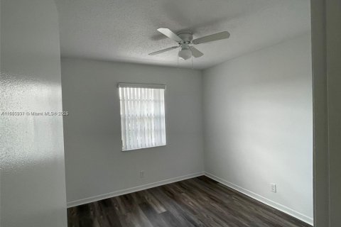 Снять в аренду кондоминиум в Корал-Спрингс, Флорида 2 спальни, 71.26м2, № 1933234 - фото 9