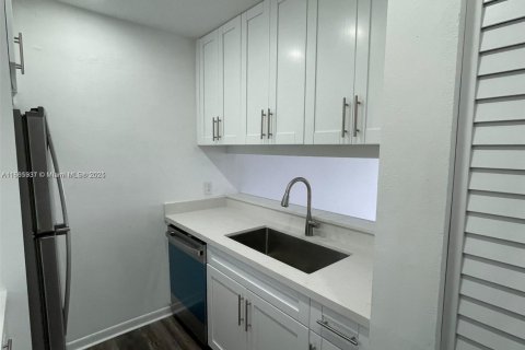 Снять в аренду кондоминиум в Корал-Спрингс, Флорида 2 спальни, 71.26м2, № 1933234 - фото 2