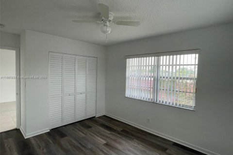 Снять в аренду кондоминиум в Корал-Спрингс, Флорида 2 спальни, 71.26м2, № 1933234 - фото 6