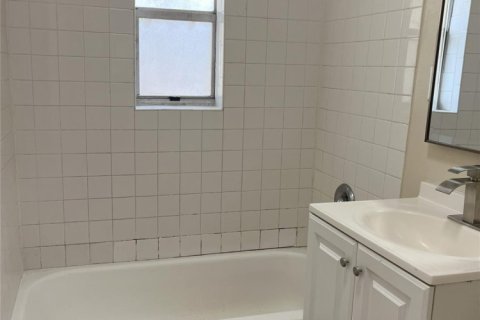 House in Fort Lauderdale, Florida 3 bedrooms № 1178346 - photo 1