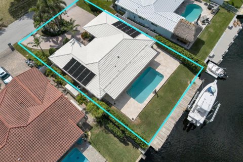 House in Pompano Beach, Florida 4 bedrooms, 150.87 sq.m. № 2086643