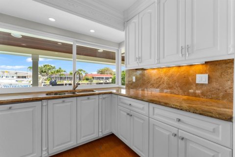 House in Pompano Beach, Florida 4 bedrooms, 150.87 sq.m. № 2086643 - photo 21