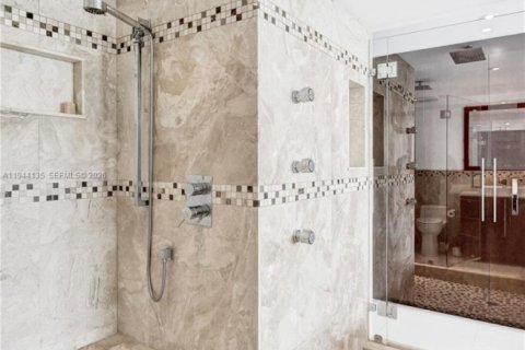 Copropriété à vendre à Hallandale Beach, Floride: 3 chambres, 132.85 m2 № 2061818 - photo 27