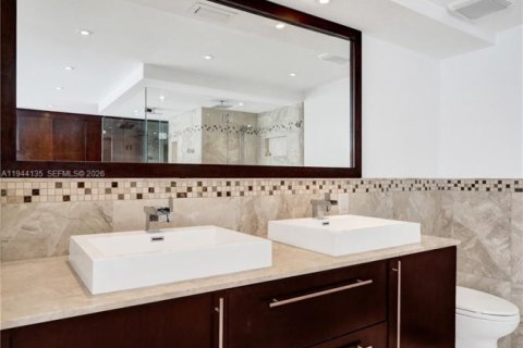 Copropriété à vendre à Hallandale Beach, Floride: 3 chambres, 132.85 m2 № 2061818 - photo 23